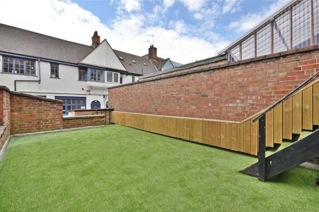 Luxury 3 Bed Apartment - Huge Outdoor Terrace & Amazing Transport Links London Exterior photo